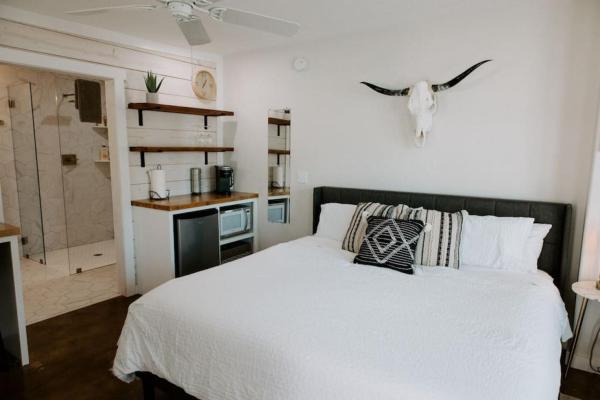 Downtown Studio 3 At Beer Ranch Project Inn - Wimberley, TX