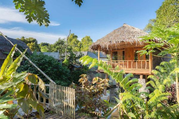 Na fotografii je vidět objekt Onong's Homestay & Cafe nacházející se ve městě Tomohon.
