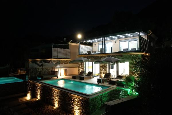 A la foto es mostra l'objecte Goldeneye luxury Villas situat a la ciutat de Parga.