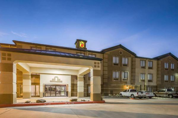 Foto 1: Super 8 by Wyndham Port Arthur/Nederland Area