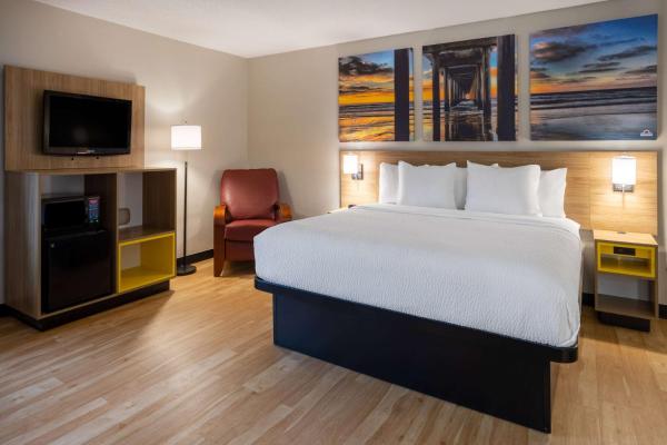 A la foto es mostra l'objecte Days Inn by Wyndham Pleasant Prairie Kenosha situat a la ciutat de Bristol.