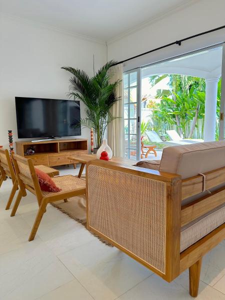 Villa Brigitte Bardot - Modern Family Residence, Ubud