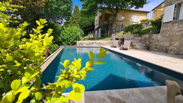 A la foto es mostra l'objecte Alma Invicta Padrões I ( w/ Private Swimming Pool) situat a la ciutat de Amiar.