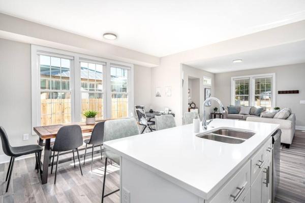 A la foto es mostra l'objecte Cozy Ranch New Build 3 bed 2 bath situat a la ciutat de Durham.
