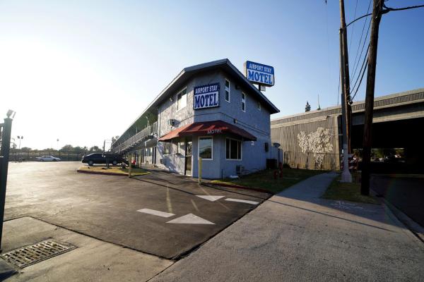 På billedet ses objektet Airport Stay Motel beliggende i byen Upland.