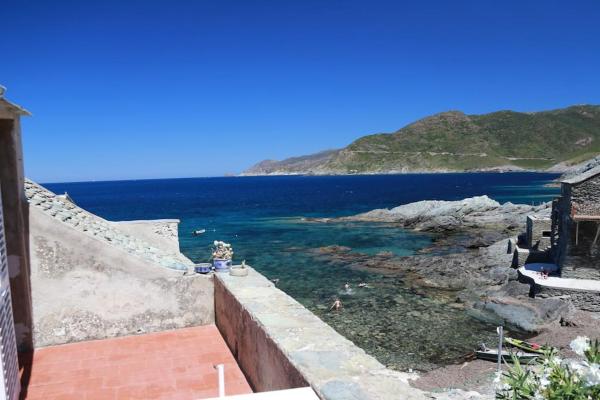 A la foto es mostra l'objecte Waterfront Authentic Corsican house situat a la ciutat de Pino.