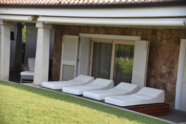Foto 8: LIKE at HOME n 11 Poolside Paradise Patio
