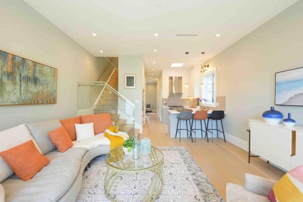 A la foto es mostra l'objecte Four bedrooms New Lovely Duplex House-1628 situat a la ciutat de Vancouver.