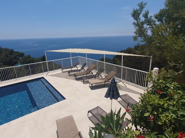 På billedet ses objektet Villa Marina beliggende i byen Jávea.