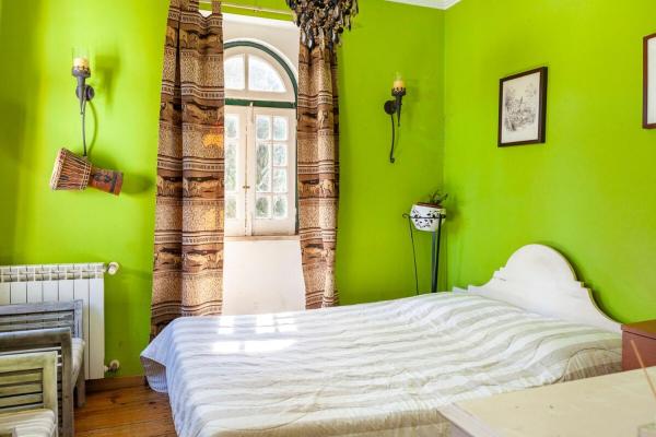 En la foto se muestra el objeto B&B Quarto Verde Estilo Africano ubicado en la ciudad de Ramalhal.