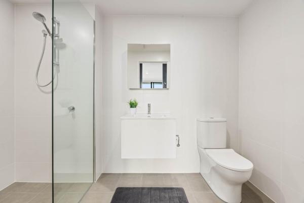 Фотография 9: Spacious & Open 2 bd 2bth Unit in Canberra City