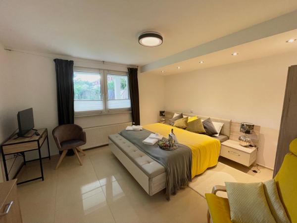 4 bedrooms, 2 bathrooms, kitchen, terrace - 10 min to fairground, Düsseldorf
