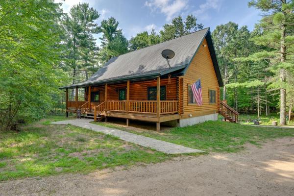 Cozy Arkdale Wood Cabin Near Petenwell Lake! - Wisconsin