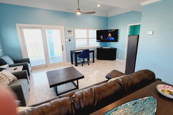 Billede 8: Acapulco - Upstairs Beachview Beauty 50 steps to a private beach! BYOT