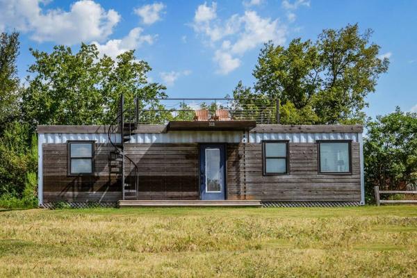 På bildet vises objektet New Luxury Shipping Container som ligger i byen Bellmead.