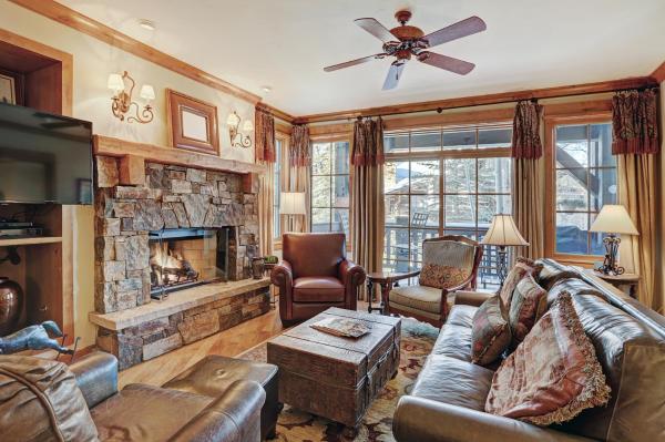 Luxurious 2 Bedroom Condo 50 Feet From The Slopes! Condo - Edwards, CO