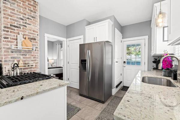 Fresh, Contemporary 2BR Home in Downtown Royal Oak photo 2
