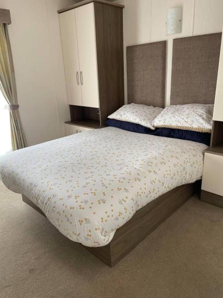 A la foto es mostra l'objecte 2 Bedroom Lodge - Honeysuckle 95, Trecco Bay situat a la ciutat de Newton.