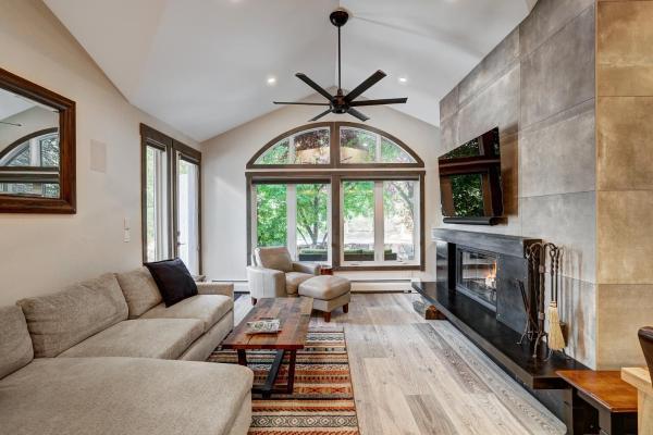 写真にはEdwards市にあるFully Renovated 2 Bedroom in Arrowhead Village! condoが写っています。