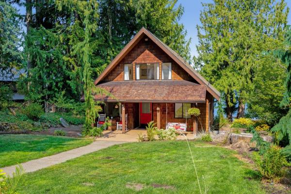 A la foto es mostra l'objecte The Hayes Cabin In The Cove situat a la ciutat de Kamilche.