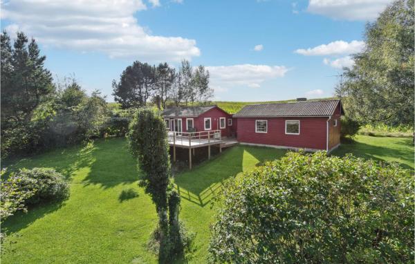 A la foto es mostra l'objecte Nice Home In Dronningmølle With Wifi situat a la ciutat de Dronningmølle.