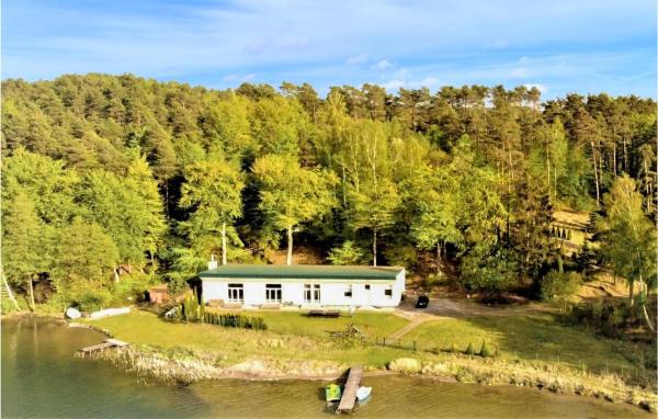 Na zdjęciu widoczny jest obiekt 4 Bedroom Stunning Home In Suleczyno położony w mieście Grabowo.