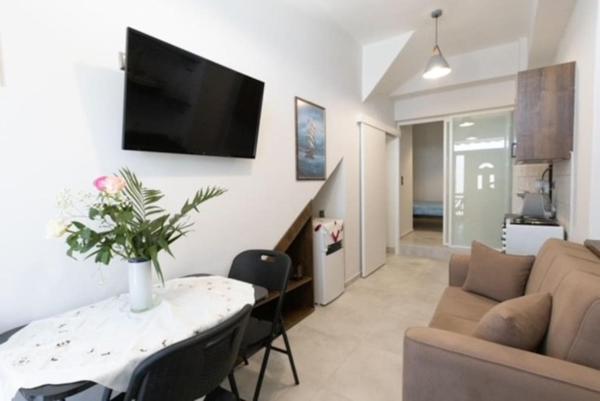 The photo shows the Aigli Guest House located in the city of Gythio.