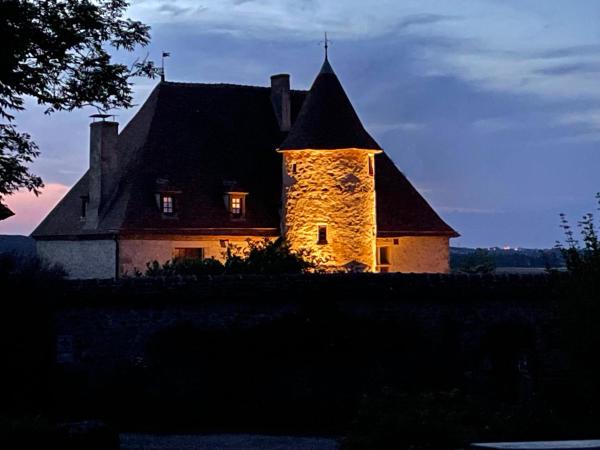 A la foto es mostra l'objecte Maison d'Hôte du Chateau de Fontariol situat a la ciutat de Rocles.