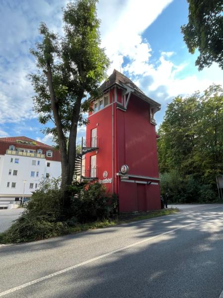 The photo shows the Turmwohnung located in the city of Lockwitz.