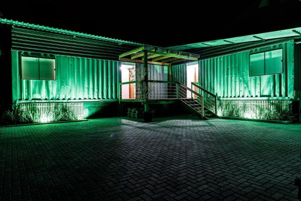 A la foto es mostra l'objecte Suítes Container situat a la ciutat de Pomerode.