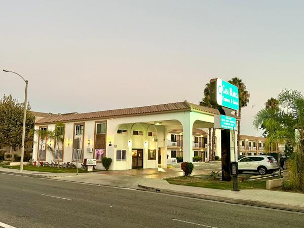 A la foto es mostra l'objecte Casa Blanca Express & Suites - Cypress, Buena Park situat a la ciutat de Cypress.