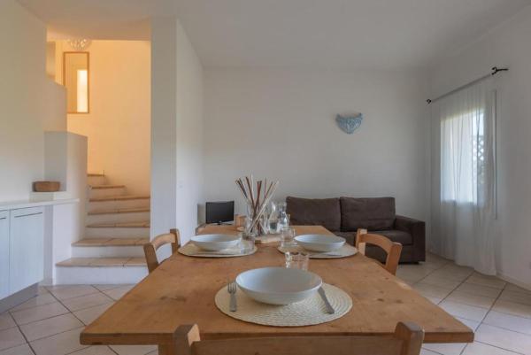På bilden syns objektet Elegant Residence Ea Bianca 2 Bedroom sleeps 6 extra bed available n0614 som ligger i staden Cala Bitta.