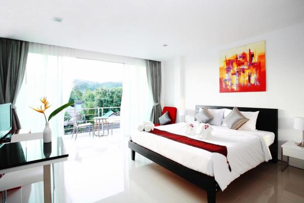 A la foto es mostra l'objecte One World One Home Naiharn Hotel situat a la ciutat de Rawai Beach.
