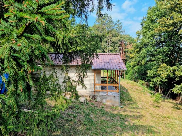 Na zdjęciu widoczny jest obiekt Къмпинг и Бунгала Брусен Хил - Camping and Bungalows Brusen Hill położony w mieście Dolna Kremena.