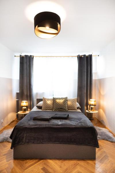 Na zdjęciu widoczny jest obiekt ClickTheFlat Pereca City Centre Apart Rooms położony w mieście Warszawa.