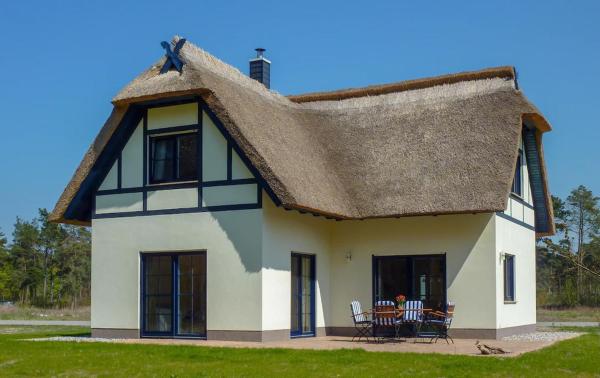 The photo shows the luxuriöses 5 Sterne Ferienhaus mit Sauna für 6 Personen located in the city of Neverow.