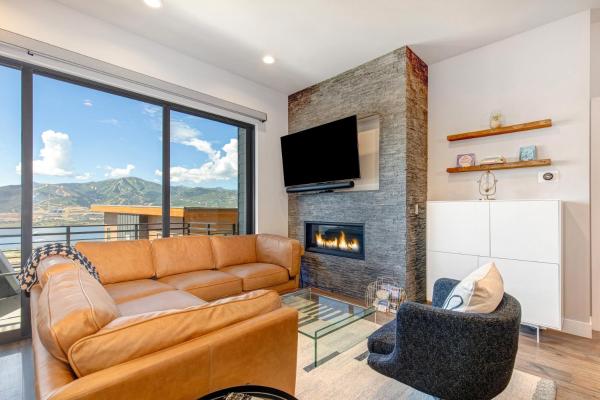 Na fotografii je vidět objekt On Top of the Mountains - Full Townhome nacházející se ve městě Oakley.