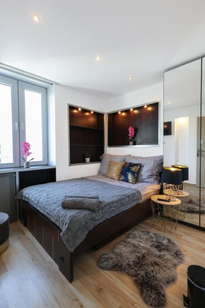 Na zdjęciu widoczny jest obiekt ClickTheFlat Chłodna Center Apart Rooms położony w mieście Warszawa.