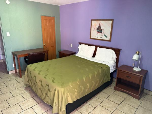 A la foto es mostra l'objecte Western Inn Roswell situat a la ciutat de Roswell.