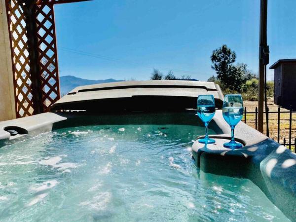 Na fotografii je vidět objekt Crane Suite Hot Tub Bbq King Bed- Sleeps 4 nacházející se ve městě Ahwahnee.