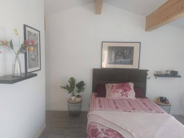 A la foto es mostra l'objecte Chambre climatisée à 20 minutes de bordeaux situat a la ciutat de Peujard.