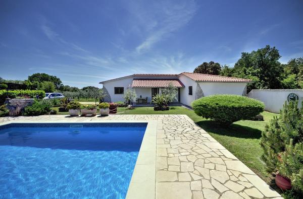 A la foto es mostra l'objecte Fewo mit Pool, Klimaanlage, WLAN, Grill, Außenterrasse in Pula situat a la ciutat de Pula.