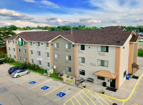 Op de foto is het object The Quincy Inn & Suites te zien, gelegen in de stad Camp Point.