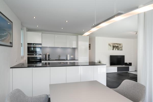 På billedet ses objektet Schöne Parterrewohnung in Matten beliggende i byen Matten.