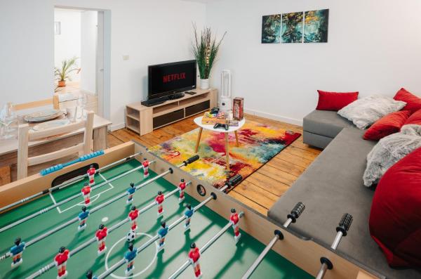 På billedet ses objektet 5 min to CityCenter - HOUSE & GARDEN - Netflix, Playstation & WiFi beliggende i byen Sofia.