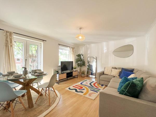BEAUTIFUL WINDSOR 2 BED, PERFECT LOCATION, 5 Mins Walk to Centre, Free Parking, Legoland, Ascot, Windsor