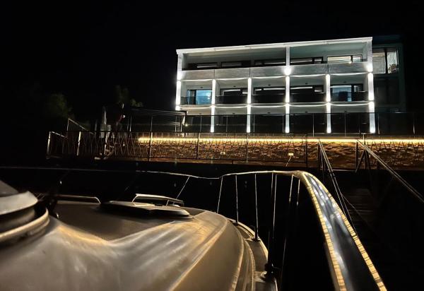 A la foto es mostra l'objecte Elbram House situat a la ciutat de Dubova.