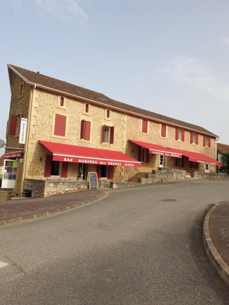 Na zdjęciu widoczny jest obiekt Auberge des Arènes położony w mieście Mugron.