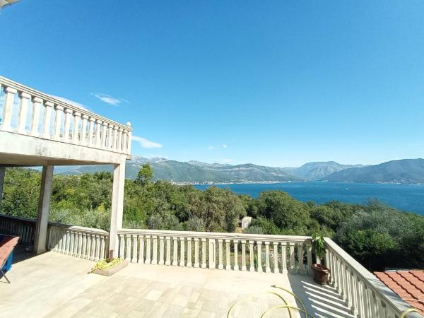 A la foto es mostra l'objecte Apartments Vidikovac situat a la ciutat de Merdari.