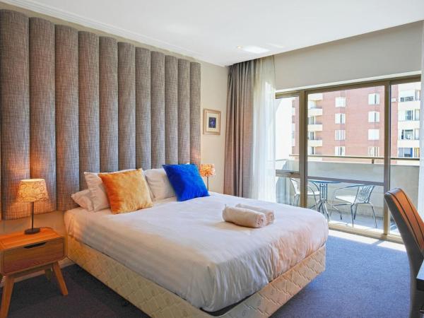 A la foto es mostra l'objecte Metropolis Queen Studio with Indoor Pool Balcony situat a la ciutat de Melbourne.
